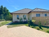 Vácrátót Совмещенный дом 12