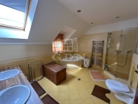 Vác Casa Familiala 27